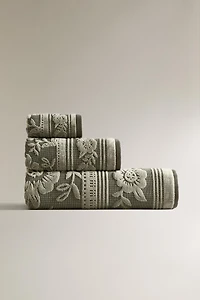 VELOUR JACQUARD BATH TOWEL
