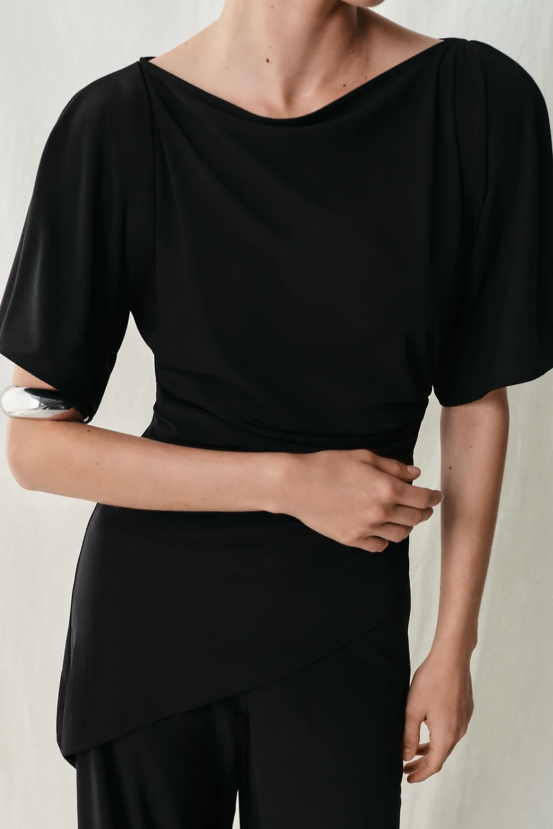 DRAPED CREPE TOP