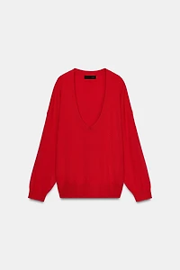 PULL EN MAILLE AVEC DÉCOLLETÉ PRONONCÉ