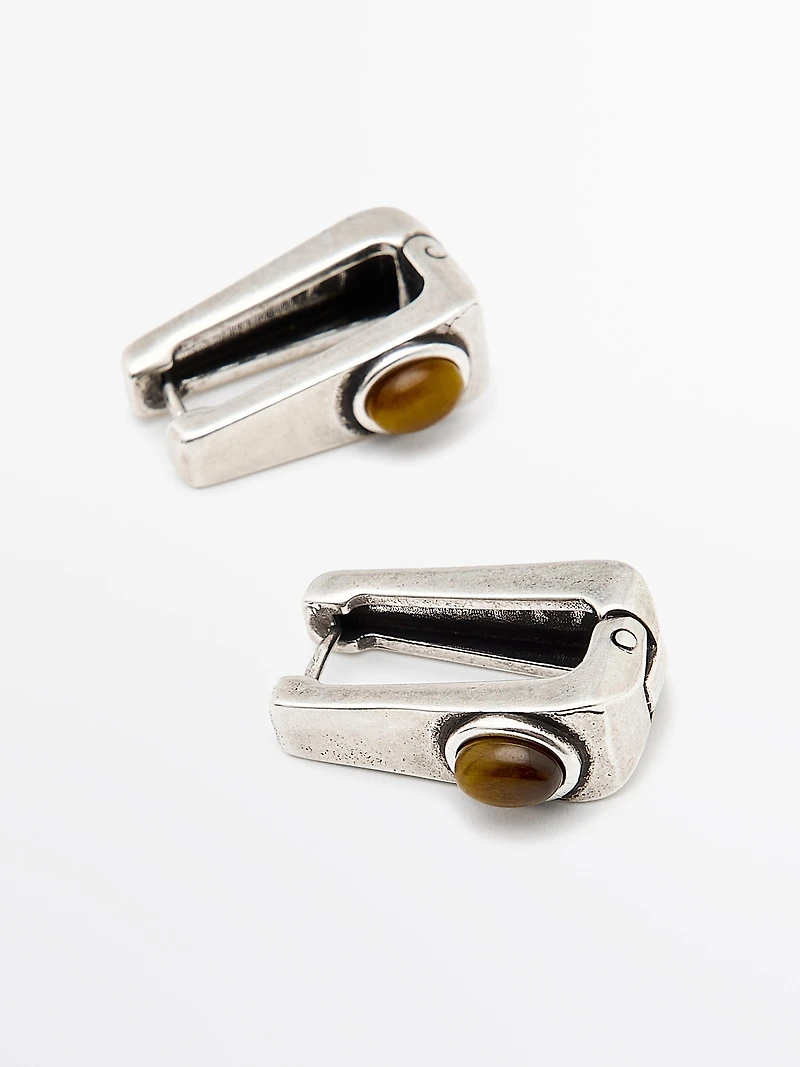 Geometric earrings with stone