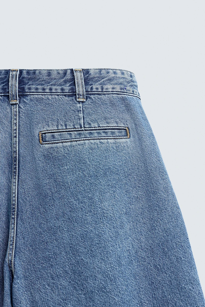 PLEATED WIDE FIT JEANS