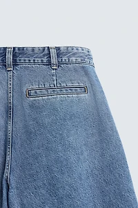 PLEATED WIDE FIT JEANS