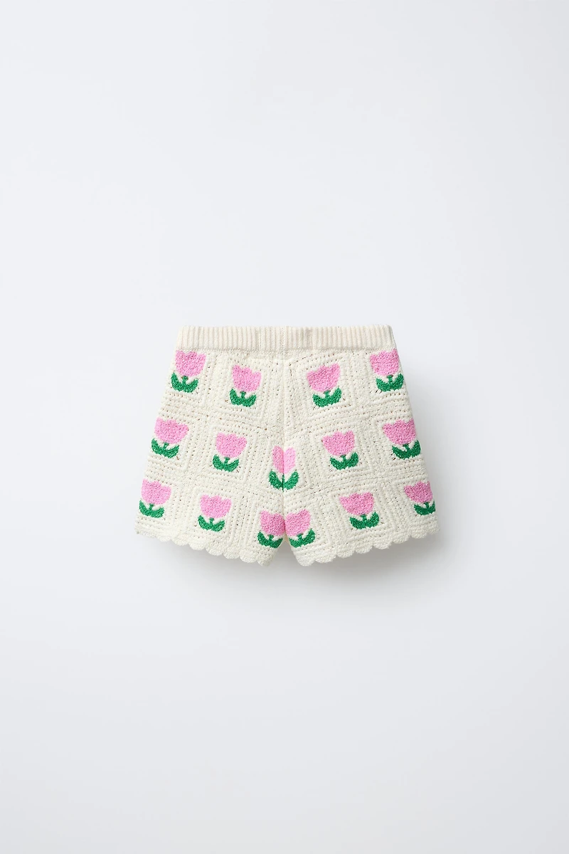 CROCHET KNIT SHORTS WITH FLOWERS
