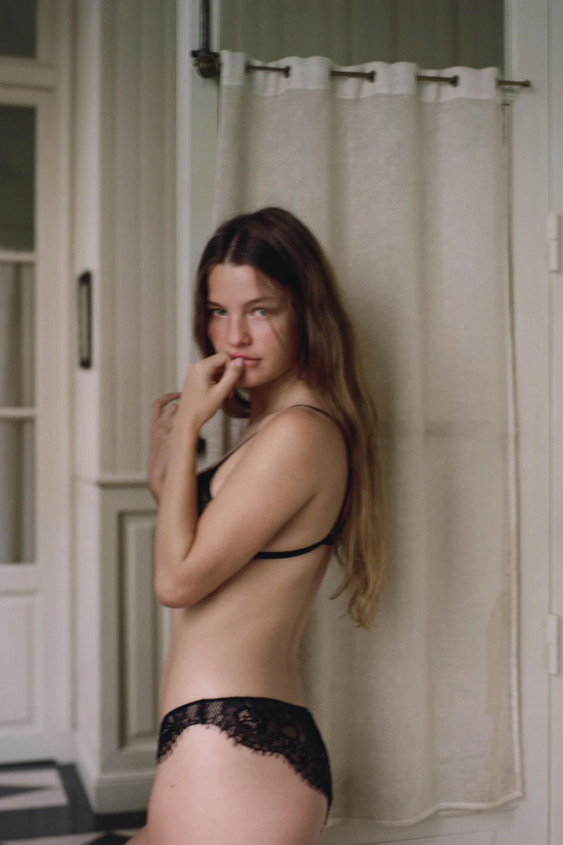 SOUTIEN-GORGE TRIANGLE EN DENTELLE