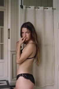 SOUTIEN-GORGE TRIANGLE EN DENTELLE