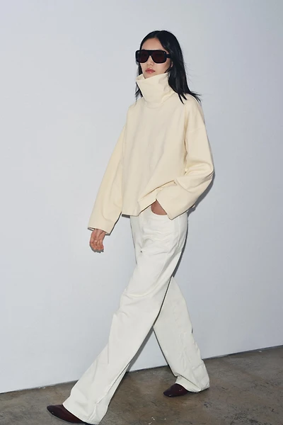 OVERSIZED HIGH NECK SWEATSHIRT