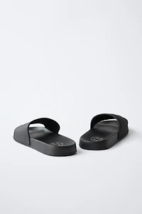 CHAMPIONS LEAGUE® GLOW THE DARK POOL SLIDES