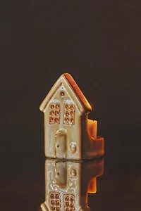 CHRISTMAS HOUSE CERAMIC TEALIGHT HOLDER