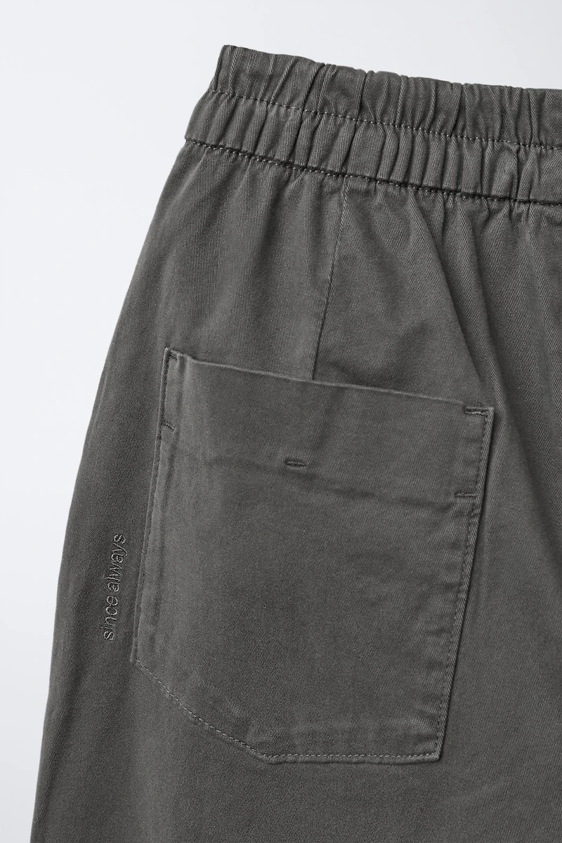 PLEATED BALLOON PANTS