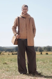 PULL EN JACQUARD GÉOMÉTRIQUE AVEC ÉCHARPE ÉDITION LIMITÉE