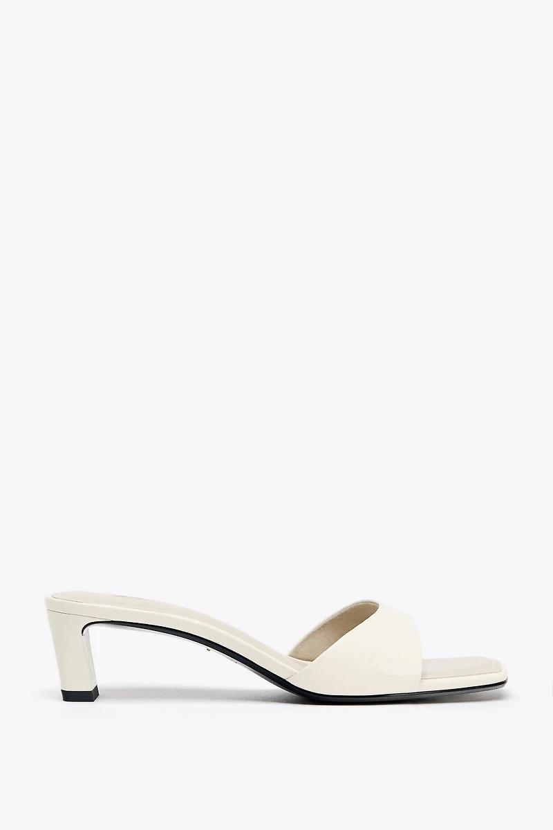 LOW HEELED LEATHER SANDALS