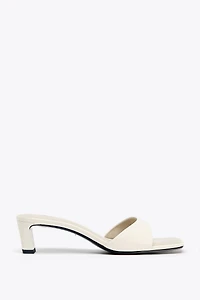 LOW HEELED LEATHER SANDALS