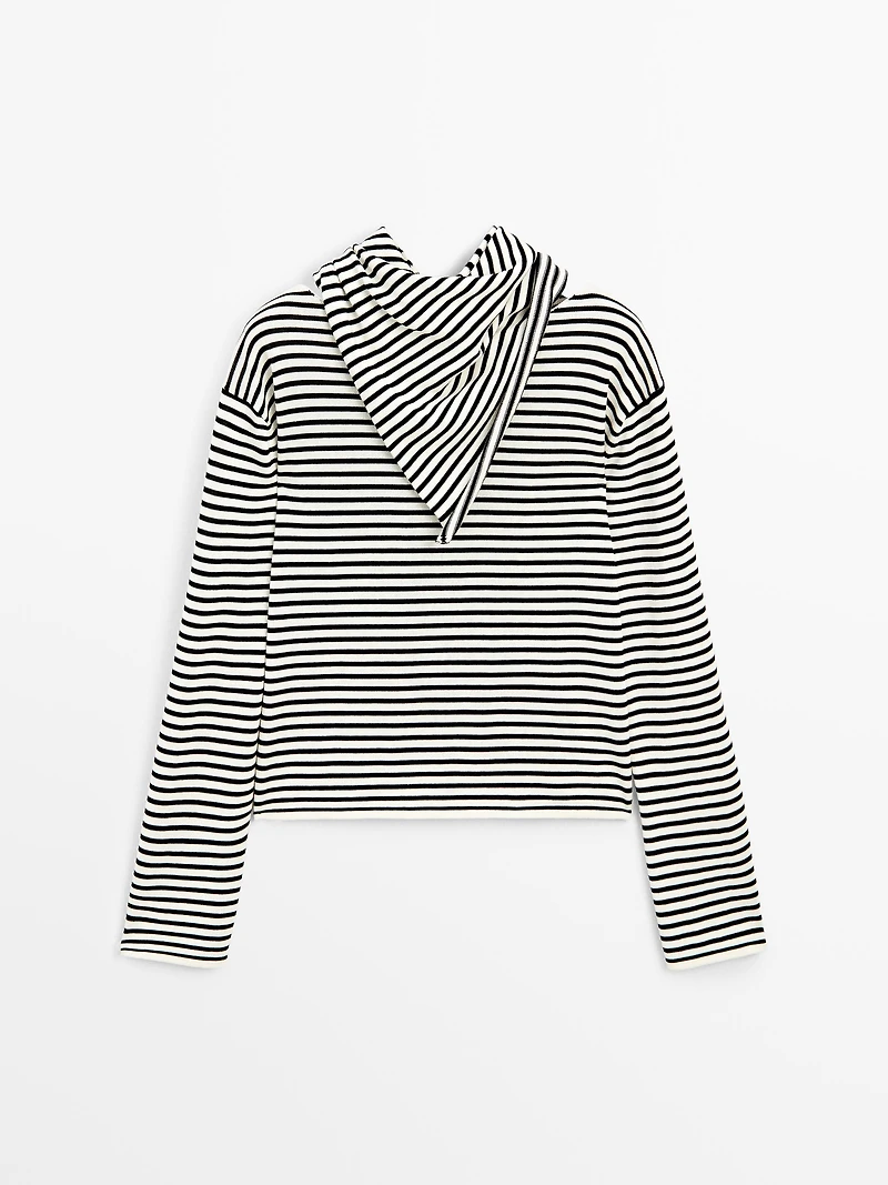 Striped sweater with bandana