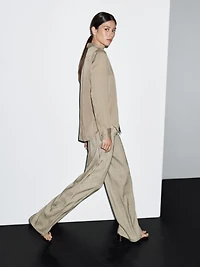 Flowing shirt with collar