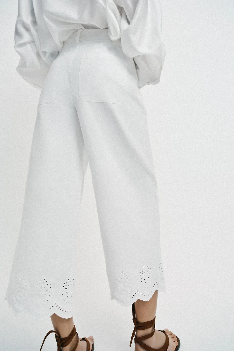 JUPE-CULOTTE À BRODERIES PERFORÉES