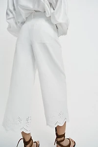JUPE-CULOTTE À BRODERIES PERFORÉES
