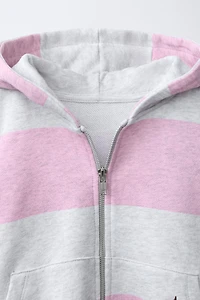SWEAT ZIPPÉ À RAYURES ET PIÈCE