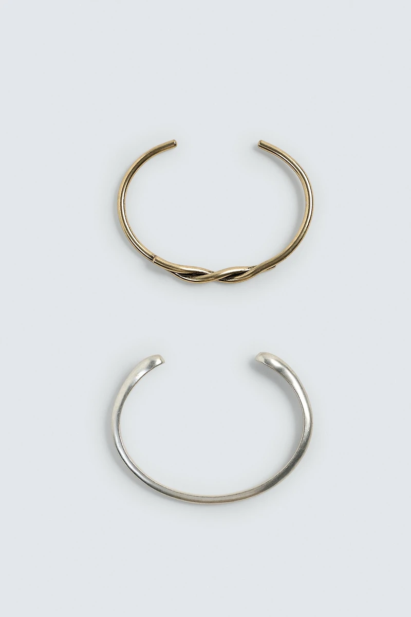 TWO-PACK OF RIGID CONTRAST BRACELETS