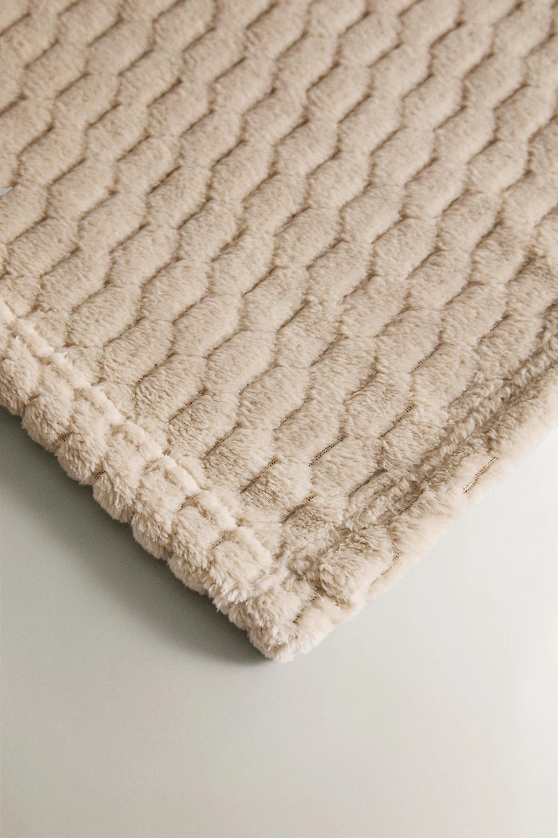 DIAMOND FLEECE BLANKET