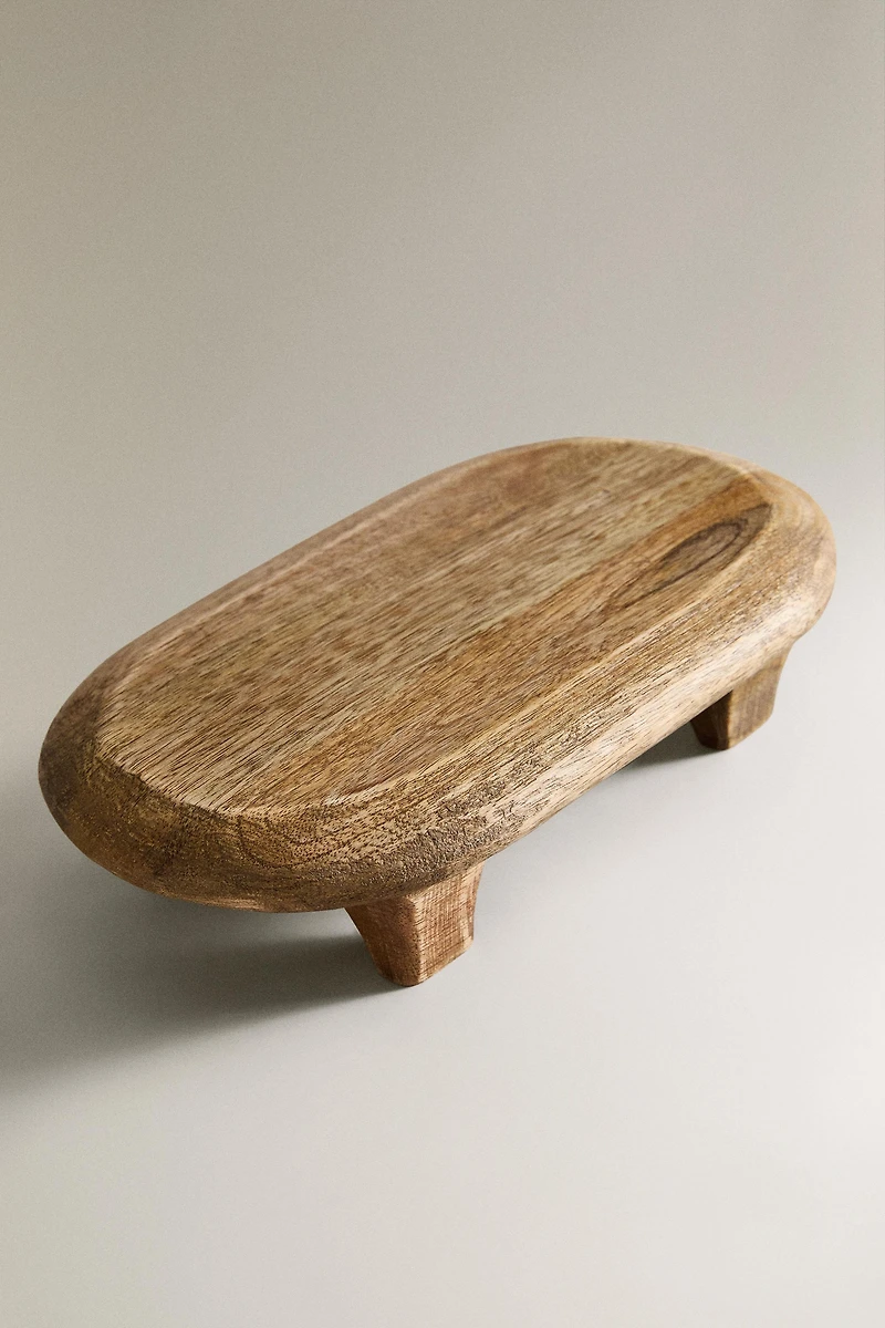 WOODEN CUTTING BOARD WITH LEGS