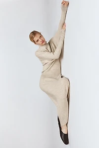 BATWING SLEEVE KNIT DRESS