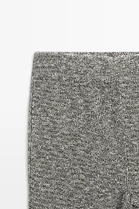 Flowing speckled pants for a total look