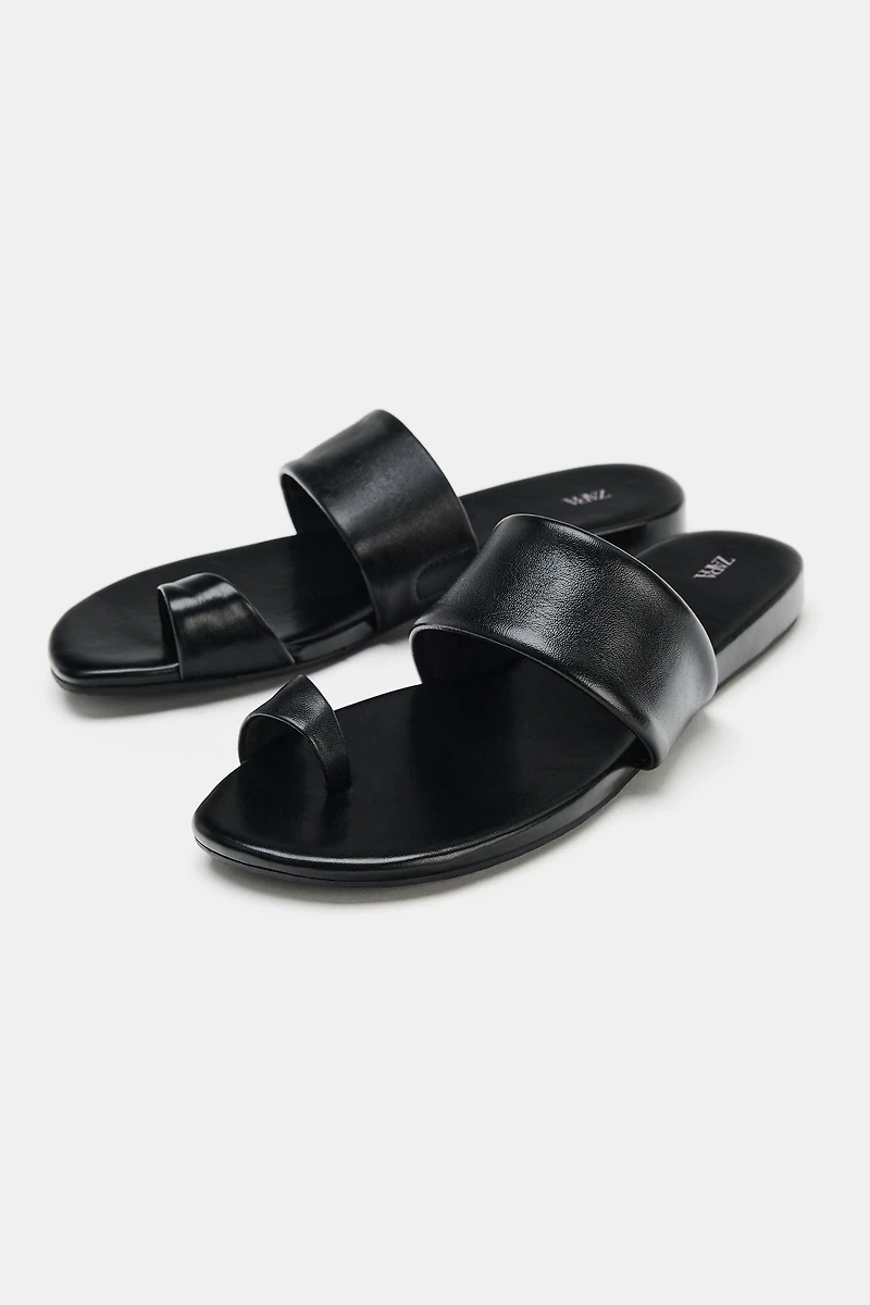 LEATHER TOE-LOOP FLAT SANDALS