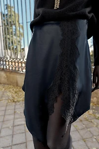 COMBINATION SATIN MINI SKIRT WITH LACE