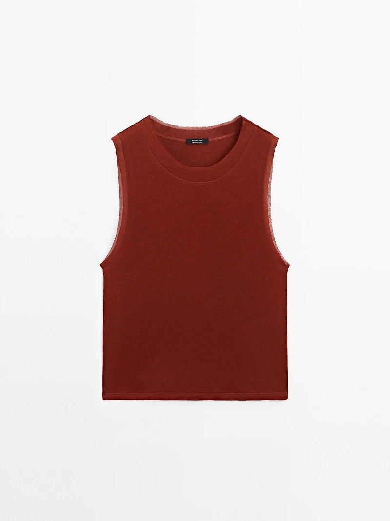 Sleeveless T-shirt with double piping