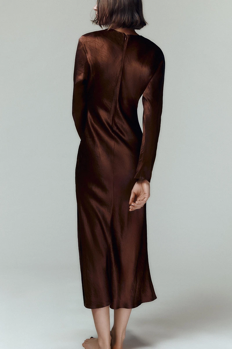 CRINKLE EFFECT PLEATED MIDI DRESS