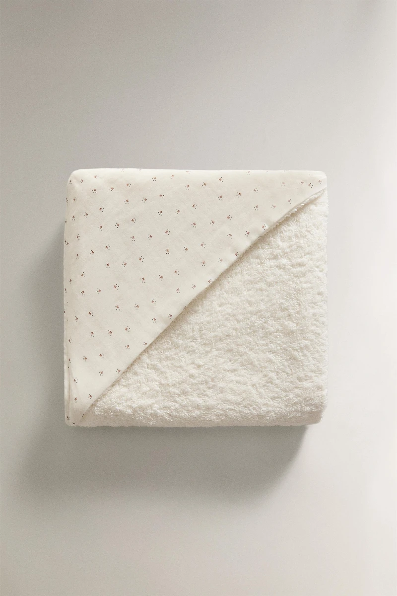 MUSLIN HOODED BABY TOWEL WITH FLORAL DESIGN