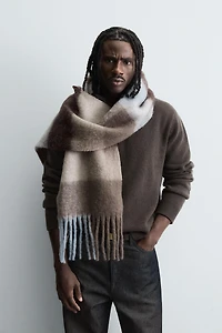 ÉCHARPE À CARREAUX ET FRANGES