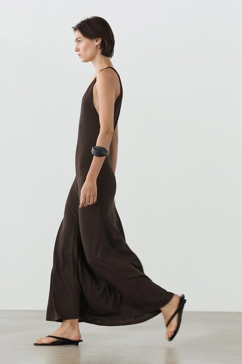 Flowing V-neck midi dress