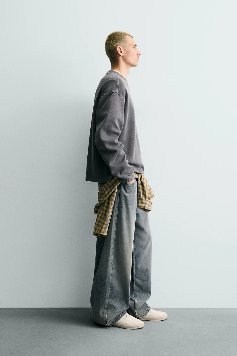 WASHED TEXTURED SWEATSHIRT