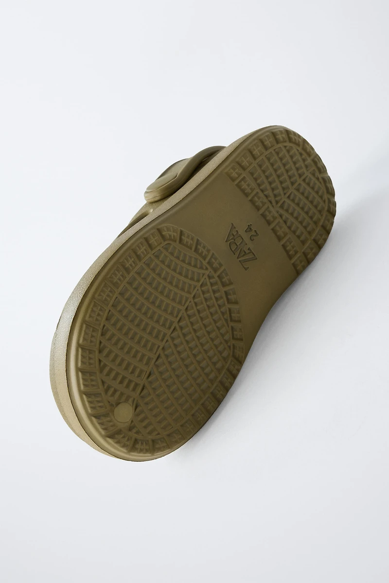RUBBER CLOGS