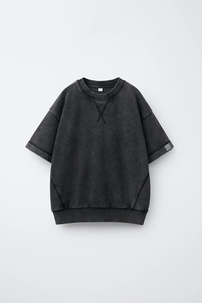 T-SHIRT MOLLETONNÉ À ÉTIQUETTE