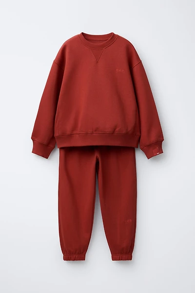 EMBROIDERED SWEATSHIRT AND JOGGER PANTS SET