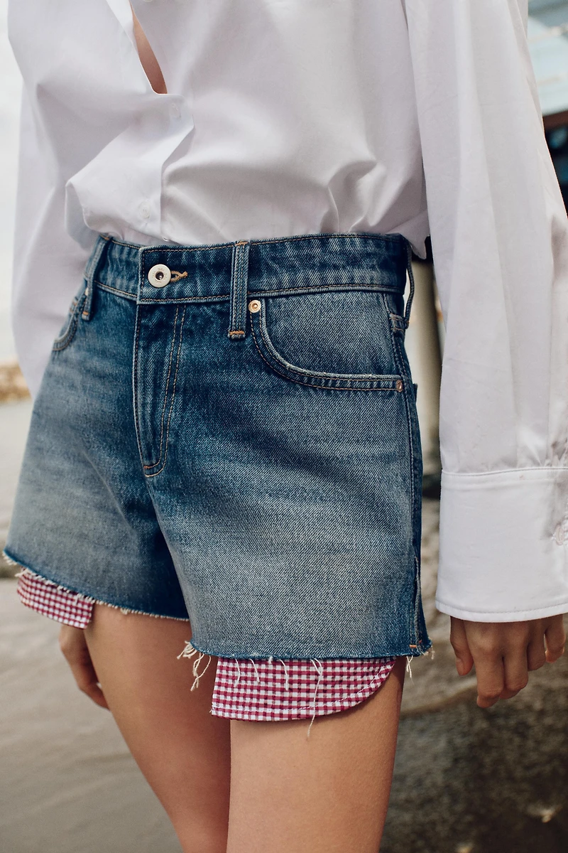 Z1975 FRAYED HEM MOM FIT SHORTS