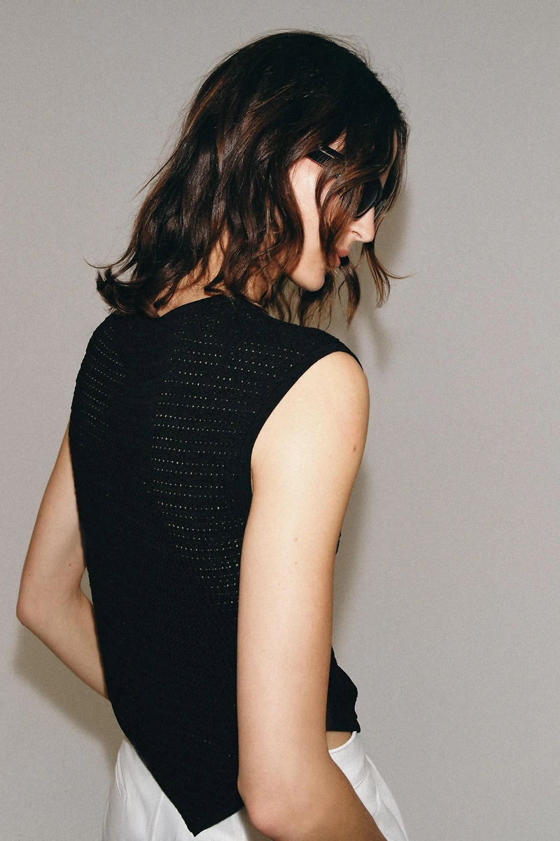 ASYMMETRIC KNIT TOP