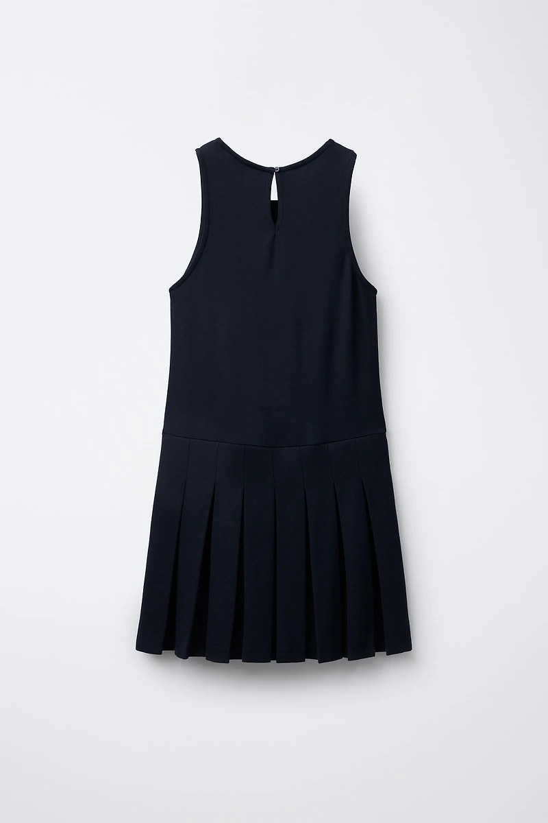 ROBE-SALOPETTE PLIS PLATS
