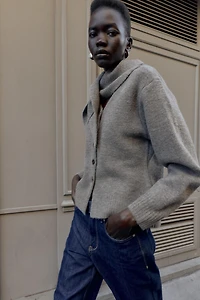 GILET EN MAILLE AVEC FOULARD