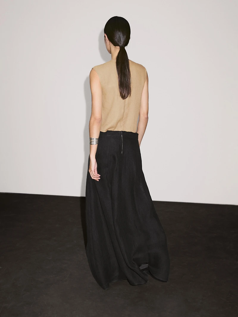 Contrast long dress with side slits
