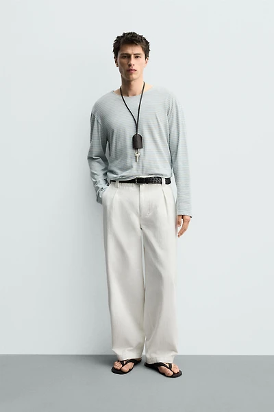 PANTALON CHINO DENIM BARREL FIT À PLIS