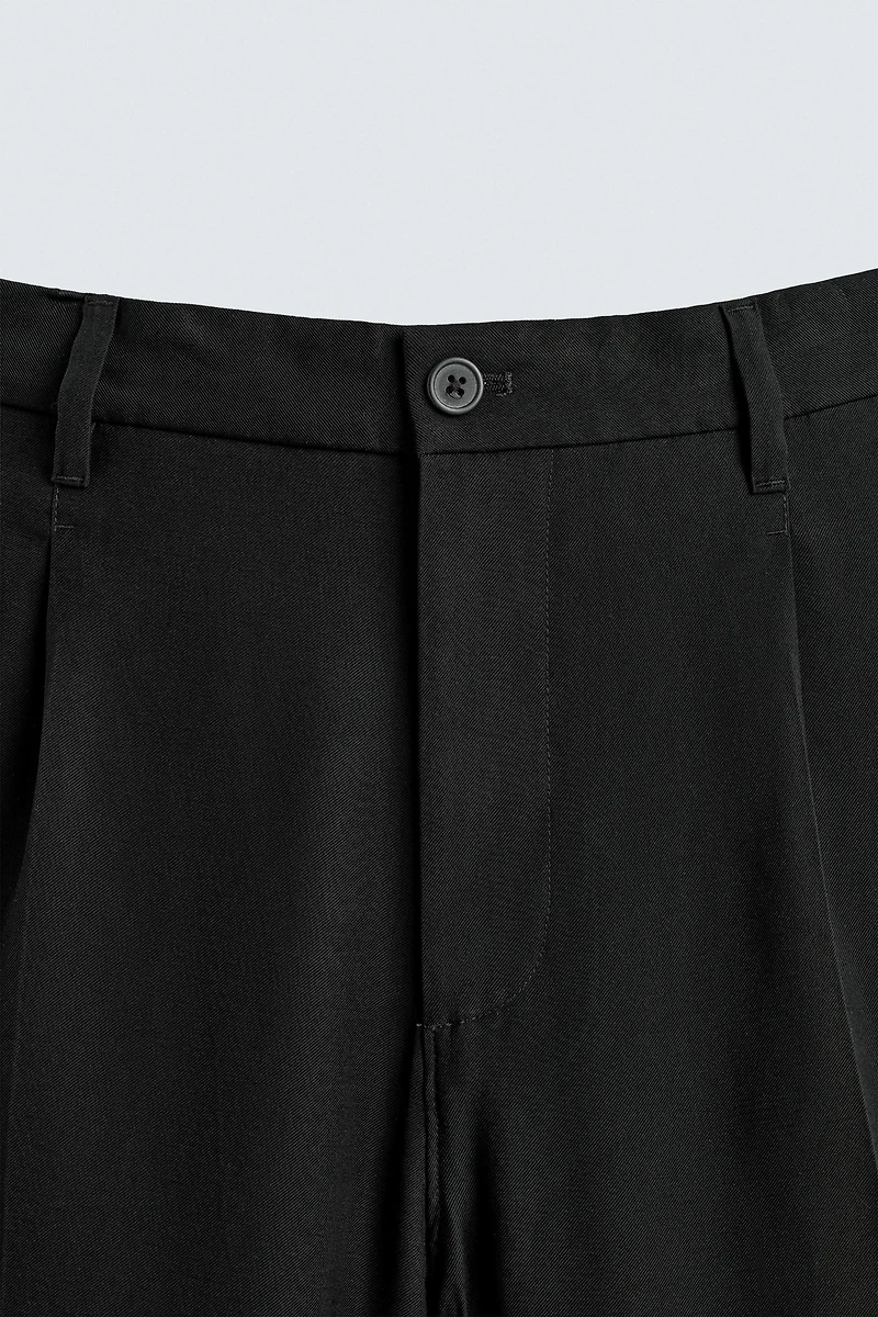 FLOWY RELAXED FIT PLEATED PANTS