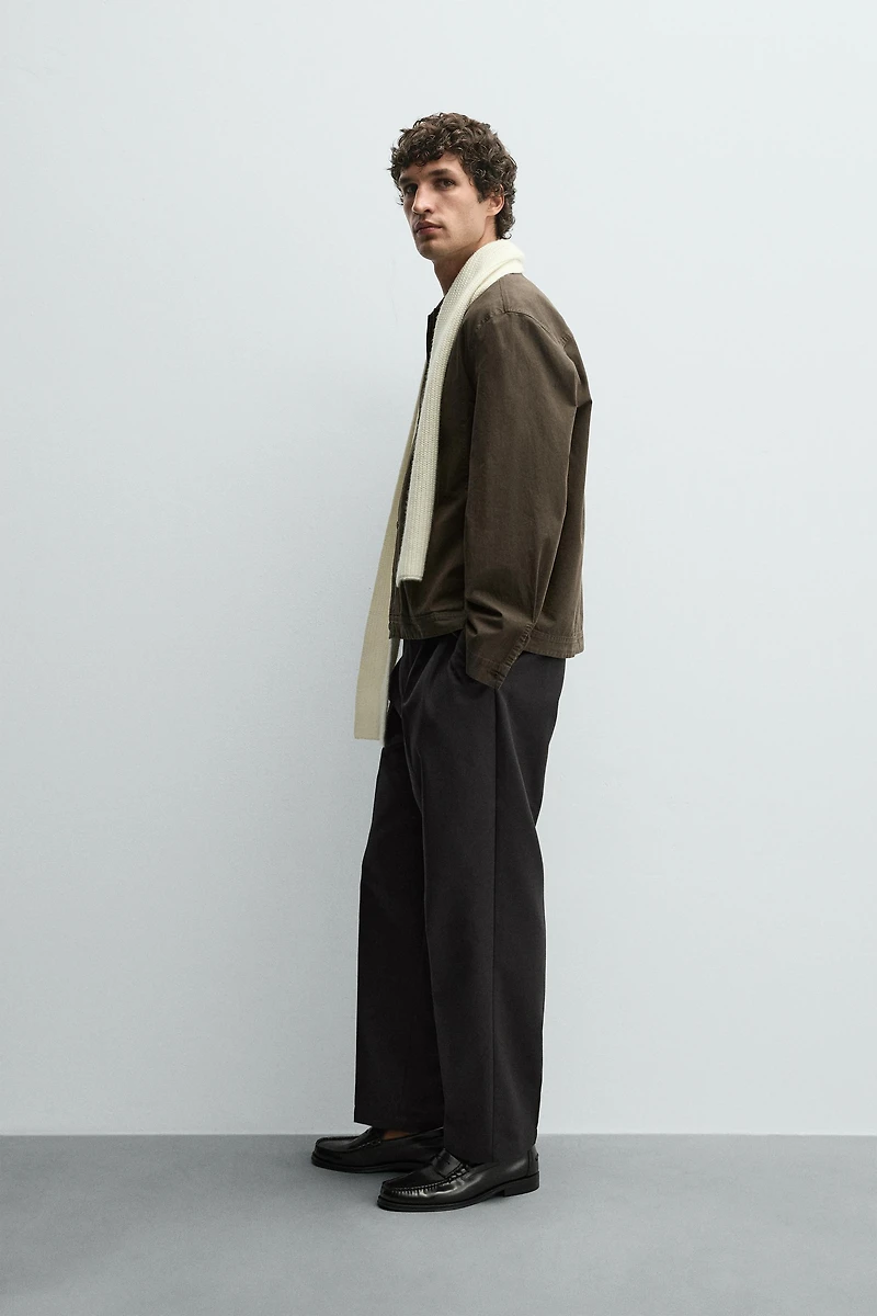 TEXTURED PLEATED PANTS