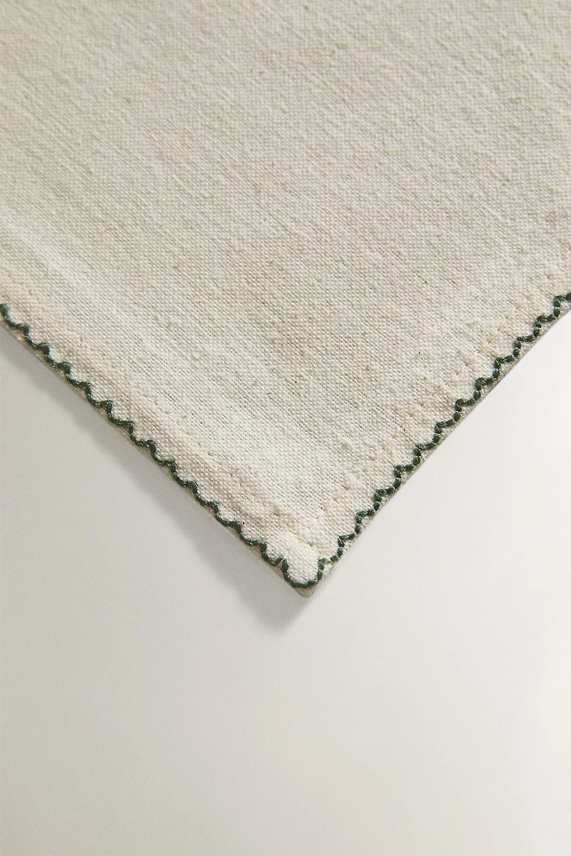 SET OF FLORAL EMBROIDERED NAPKINS (PACK OF 4)