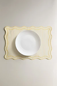 STRIPED SCALLOPED PLACEMAT