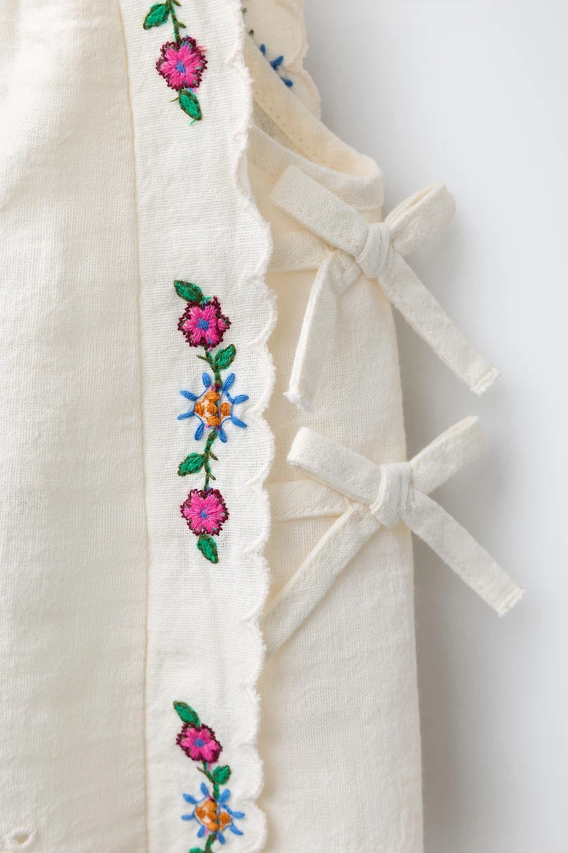 EMBROIDERED COTTON AND LINEN BLEND TOP