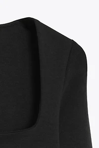 RIBBED SQUARE NECK TOP