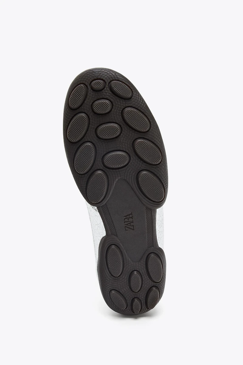 METALLIC-EFFECT RUNNING SHOES